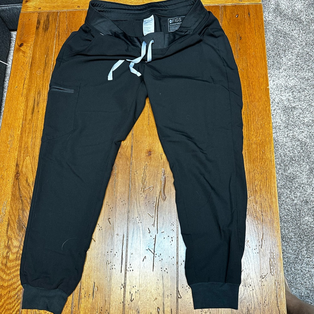 Women’s Scrub Joggers with cargo pocket